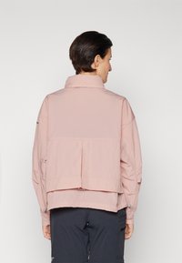 Columbia PARACUTIE™ - Tuulitakki - eraser pink