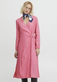 ICHI IHTAVATO DR - Denní šaty - chateau rose