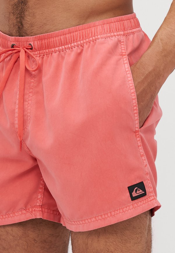 EVERYDAY SOLID VOLLEY - Swimming shorts - spiced coral3