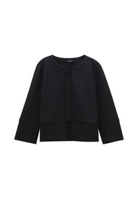 Czarna krótka kurtka wykonana z miękkiej, teksturowanej tkaniny, z okrągłym dekoltem, otwartym przodem i szerokimi rękawami o strukturalnym kroju.