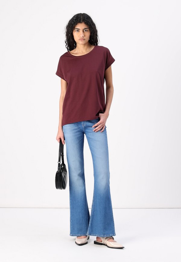 VIDREAMERS  - Basic T-shirt - winetasting3