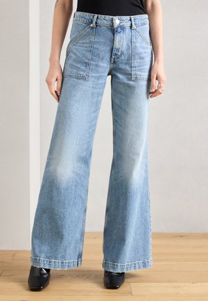 TROUSERS REGULAR LENGTH - Alt laienevad teksad - essential mid blue