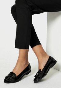 Lipsy TASSEL LOAFER - - Belebújós cipők - black