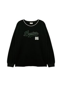 Czarna bluza z długim rękawem z zielonym napisem "Boston" i białym "86" z przodu. Posiada okrągły dekolt i ściągacze u rękawów. Miękka w dotyku.