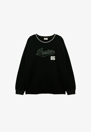 Zwarte sweatshirt met lange mouwen en groene "Boston" tekst en witte "86" op de voorkant. Voorzien van een ronde hals en geribbelde manchetten. Zachte textuur.