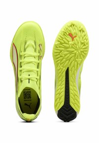 Neongule løbesko med tekstureret mesh-overside, sorte detaljer, rødt logo og mønstret gummisål for godt fodfæste.