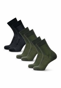 Calcetines de stock en negro y verde oliva. Presentan una textura acanalada y patrones geométricos. Longitud hasta la mitad de la pantorrilla con puntera y talón reforzados.