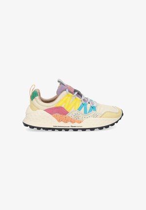 Multicolor sneaker with yellow, pink, blue, and beige panels, gray laces, patterned sole, and orange and green heel pull tab.