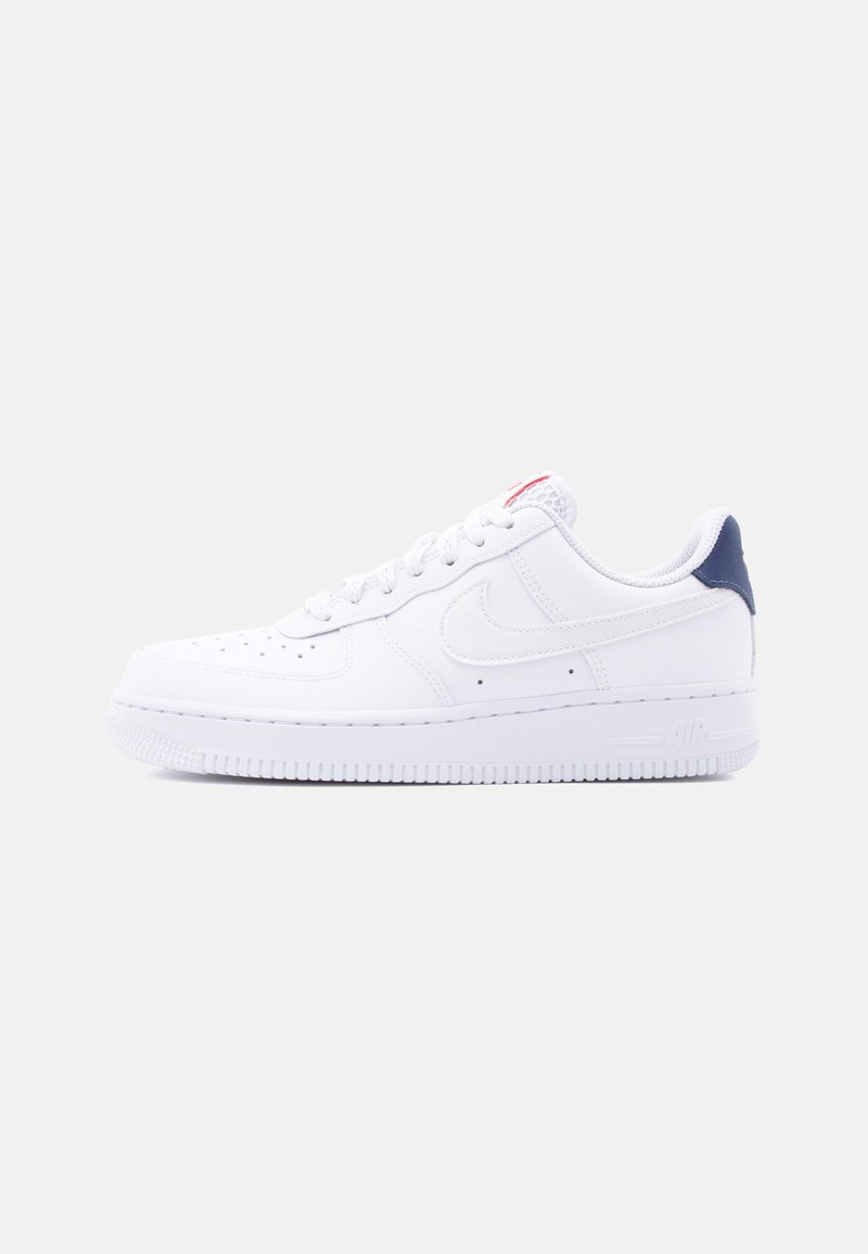 AIR FORCE 1 07 white/metallic summit white/blue void/fire red/summit white/white