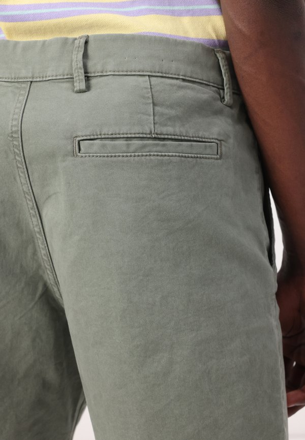 ESSENTIAL SHORT - Shorts2