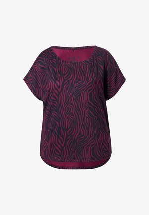 Top de mujer de manga corta con cuello redondo y un patrón de cebra en tonos púrpura oscuro y negro sobre una tela ligera.