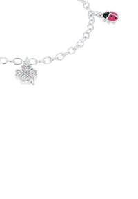 Braccialetto in argento con charm a quadrifoglio con accenti rosa e charm a coccinella, texture liscia e design a catena.