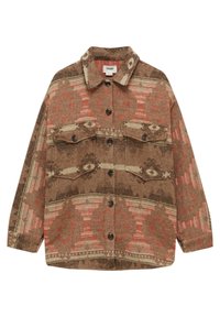 Veste boutonnée marron et beige avec des motifs géométriques et tribaux, deux poches poitrine à rabats, et un col classique.