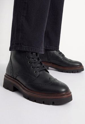 Tamaris, Botines con cordones - black