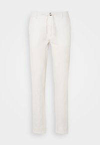 Pantalon blanc ajusté avec taille à cordon, fermeture par boutons, passants de ceinture, et jambes droites, présenté sur un fond uni.