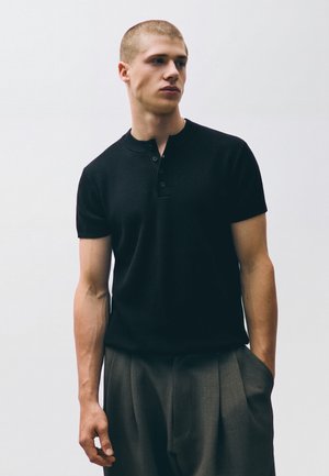 Bershka, - T-shirt basic