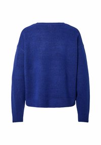 Pull en tricot bleu uni à manches longues avec un col rond et des poignets et un bas côtelés, montré de dos sur fond blanc.