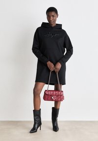 COACH QUILTED TABBY SHOULDER BAG - Olkalaukku - dark ruby