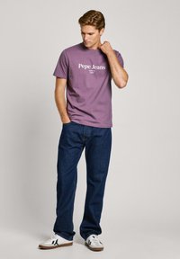 Pepe Jeans DALE  - Apdrukāts T-krekls - aubergine purple