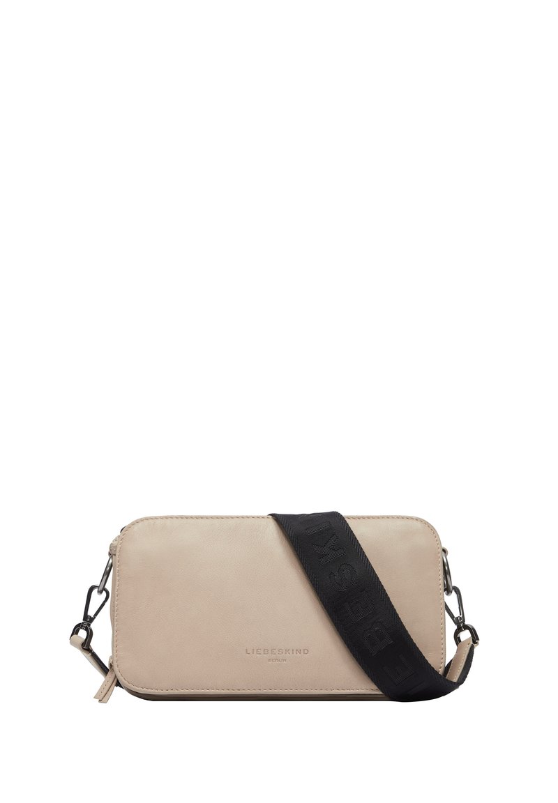 Beige Leder Umhängetasche mit glatter Oberfläche, schwarzem verstellbarem Tragegurt mit geprägt Logo und minimalistischer Gestaltung. Mit Reißverschluss.