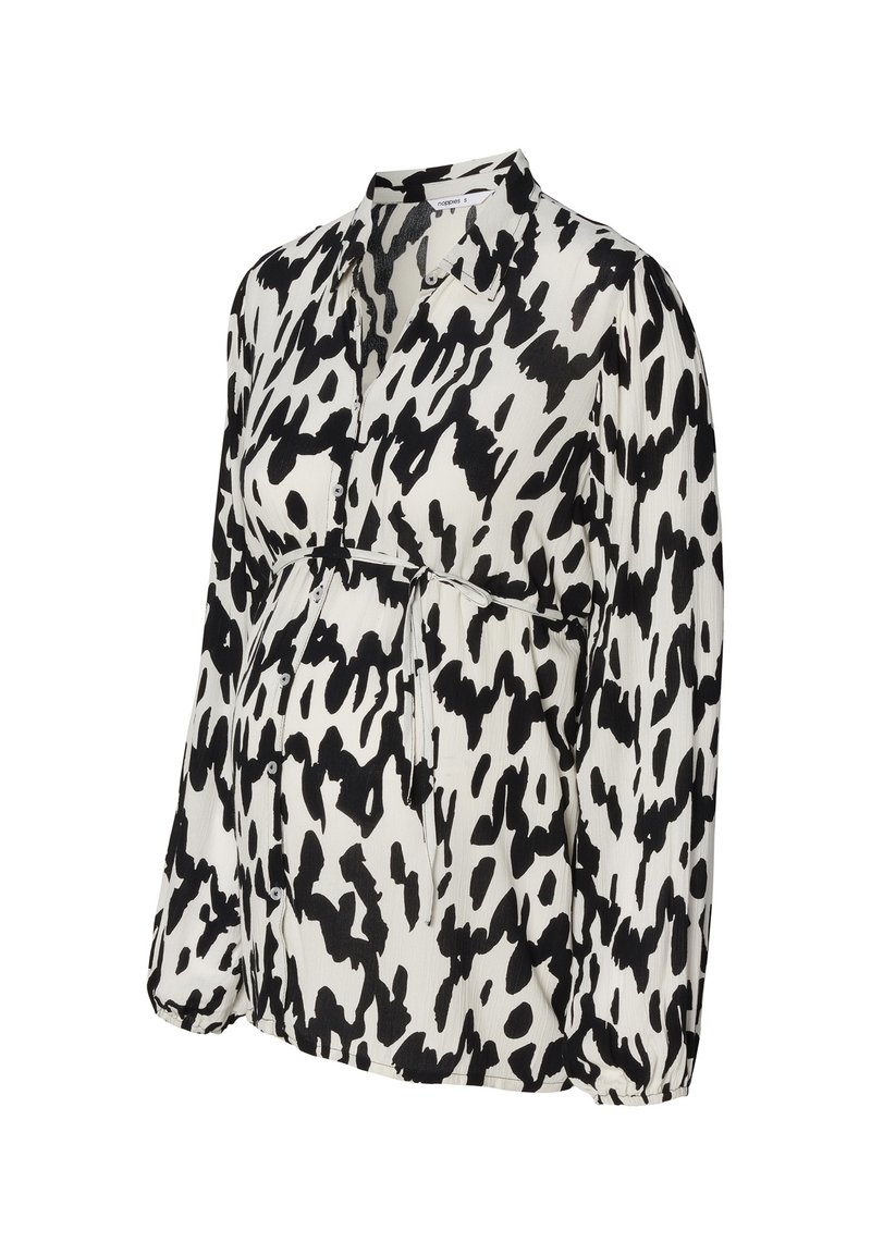 Zwangere blouse in een zwart-wit abstracte print. Heeft een biais voorzijde met knopen, een kraag en een elastische tailleband voor een goede pasvorm. Lange mouwen.