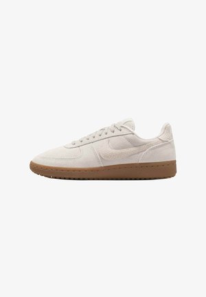 Nike Sportswear, FIELD GENERAL - Matalavartiset tennarit - light bone sail gum dark brown light bone