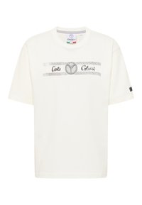 Witte katoenen T-shirt met een smalle zilverpatroonband met de tekst "Coco Clasic" en een cirkelvormig logo in het midden. Korte mouwen.
