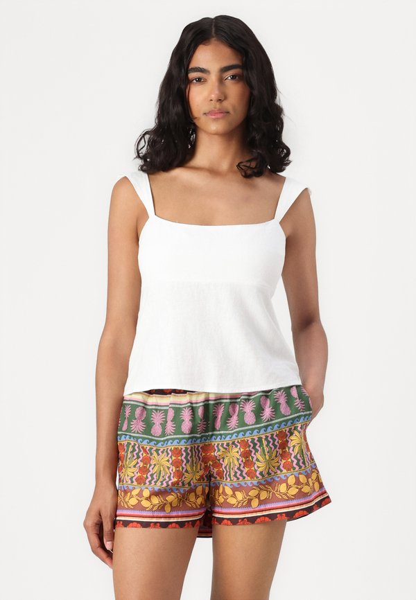 VMTRUELY - Shorts - cloud dancer2