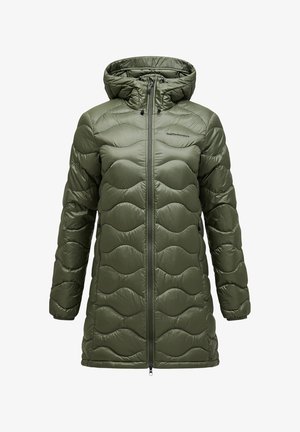 Parka verde imbottita con cappuccio, caratterizzata da un motivo a onda trapuntato, cerniera frontale completa e lacci regolabili sul cappuccio.