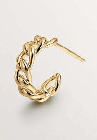 Pendiente de aro dorado con diseño de cadena, con un acabado brillante y eslabones entrelazados. Sencillo pasador para sujeción.
