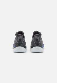Under Armour FLOW DYNAMIC  - Väglöparskor - castlerock/mod gray/black