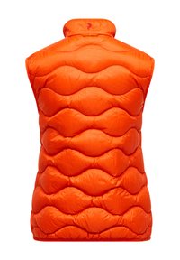 Oranje gevoerde puffer vest met een hoge kraag, voorzien van een golvende textuurpatroon en een zoom die op de taille eindigt. Lichtgewicht, functioneel ontwerp.