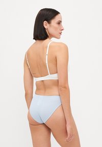 Tommy Hilfiger BIKINI 3 PACK - Aluspüksid - breezy blue/dark magma/bare there
