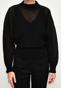 adL Stickad tröja - black