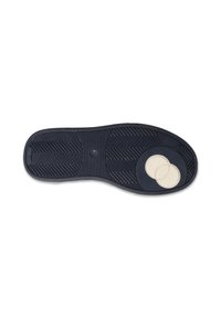 Czarna gumowa podeszwa buta z wzorem w jodełkę. Posiada dwa okrągłe białe wstawki w pobliżu pięty. Wytrzymała, antypoślizgowa konstrukcja.