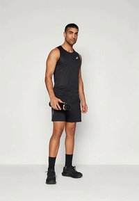 ASICS ROAD SHORT - Urheilushortsit - performance black/graphite grey