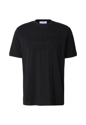 Sort T-shirt med korte ærmer og rund hals, med præget "Sergio Tacchini"-logo på forsiden.