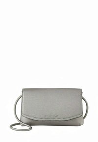 Geantă crossbody din piele gri cu suprafață texturată, închidere cu clapetă și curea detașabilă, având elemente de design minimaliste.