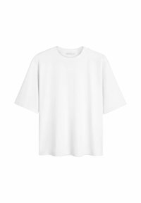 Biała, oversize'owa koszulka z krótkimi rękawami, okrągłym dekoltem, gładką teksturą, bez wzorów i akcentów. Prosty i minimalistyczny design.