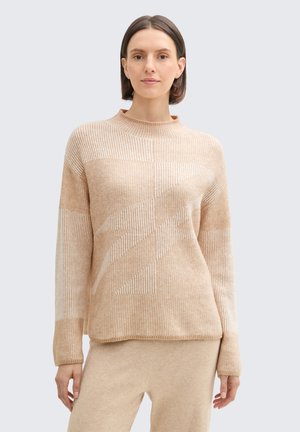 Maglione a maglia in beige con strisce testurizzate e un motivo geometrico. Collo alto e maniche lunghe, con accenti in beige chiaro a contrasto.