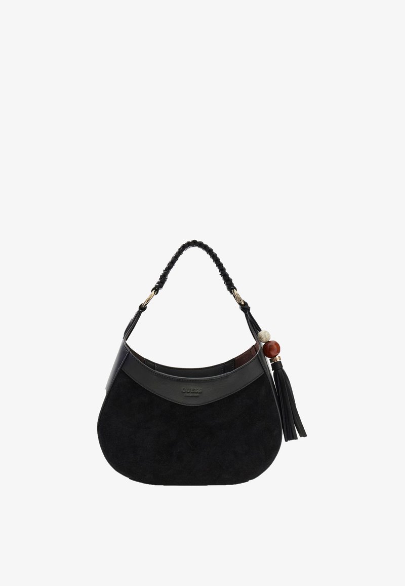 Petit sac à bandoulière en daim noir avec poignée tressée, pompon et perles décoratives, avec un logo embossé subtil à l'avant.