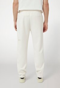 Guess OPTIK - Treningo apatinė dalis - weiß