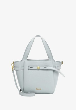 Světlá šedá kožená kabelka s dvěma horními uchy, odnímatelným popruhem a přední kapsou se zlatým knoflíkem a detaily přišití.