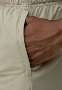 Born Living Yoga Sportiniai šortai - beige