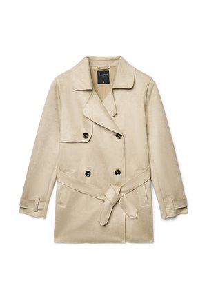 Trench coat doppiopetto beige realizzato in materiale morbido, caratterizzato da cintura annodata, due tasche frontali e bottoni neri. Texture liscia e design classico.