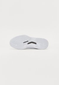 Hvid tennis sko sål med tekstureret grip mønster, med et sort logo og et strømlinet, minimalistisk design. Ingen synlige snørebånd eller accenter.