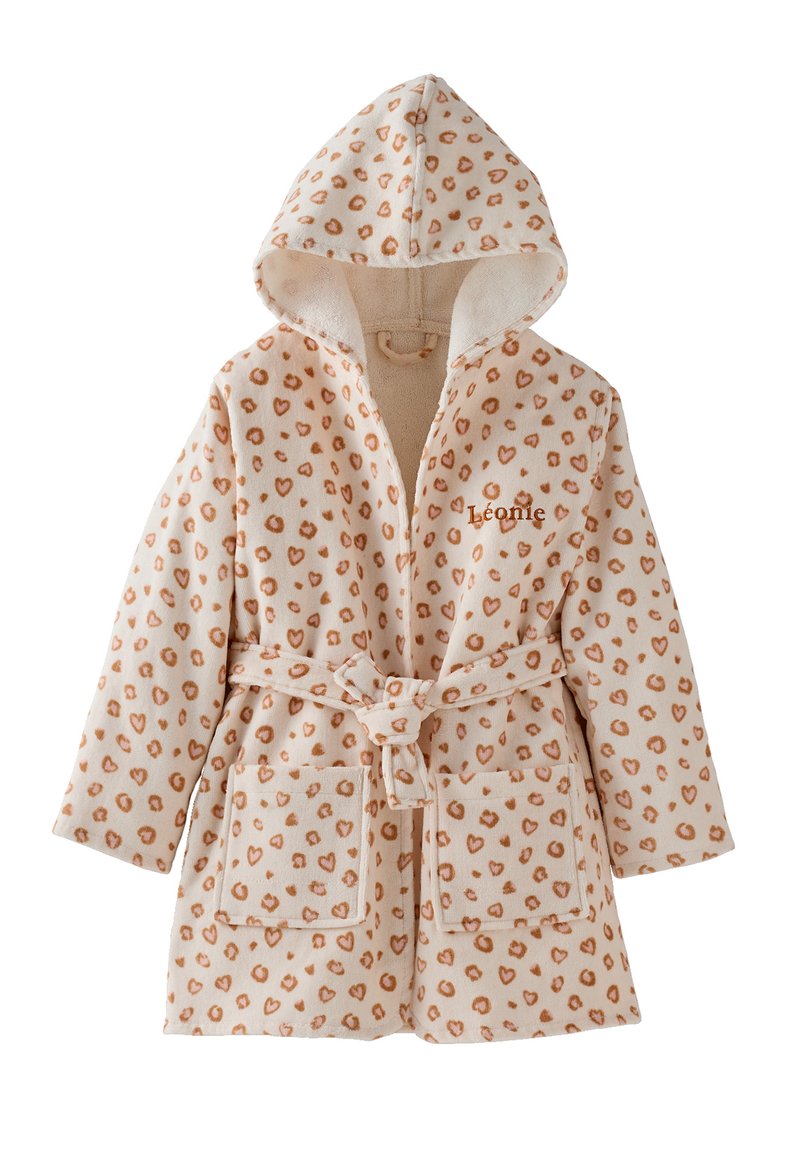 Häudy Kinder-Bademantel mit beige- und braunfarbenem Herz- und Leopardenmuster, zwei vorderen Taschen, einem Gürtel und dem Namen "Léonie" auf der Brust gestickt.