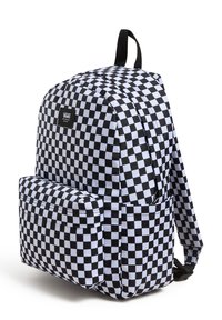 Zaino con motivo a scacchi bianco e nero, dotato di spallacci imbottiti, manico superiore e una tasca frontale per ulteriore spazio di stoccaggio. Tessuto resistente.