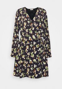 Czarna sukienka kopertowa w kwiatowy wzór z długimi rękawami; zdobiona zielonym, białym i pomarańczowym wzorem; dekolt w serek; taliowany krój; zwiewna tkanina.