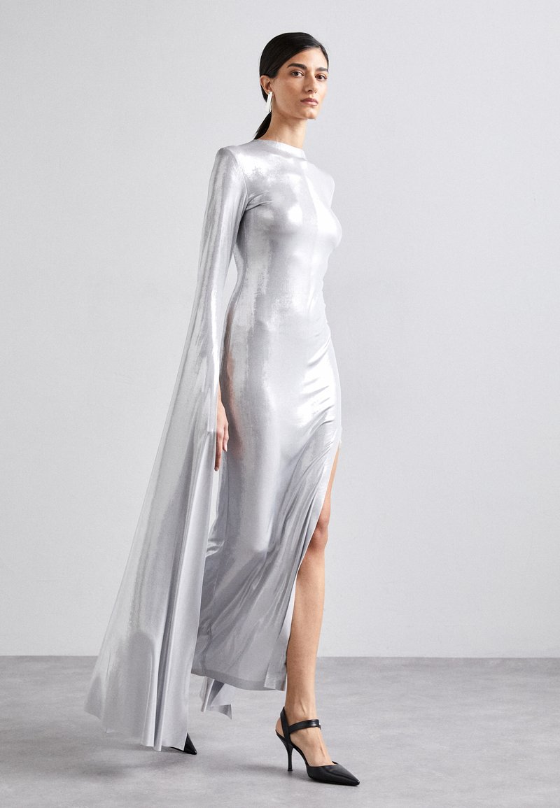 Norma Kamali OPEN BACK RIBBON SLEEVE WIDE SLIT GOWN Galajurk silver